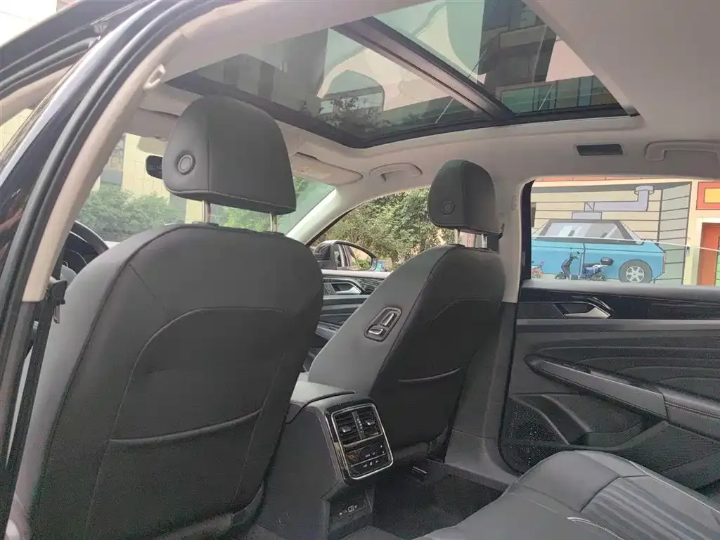 Volkswagen Passat 2023 из CN, фото 8