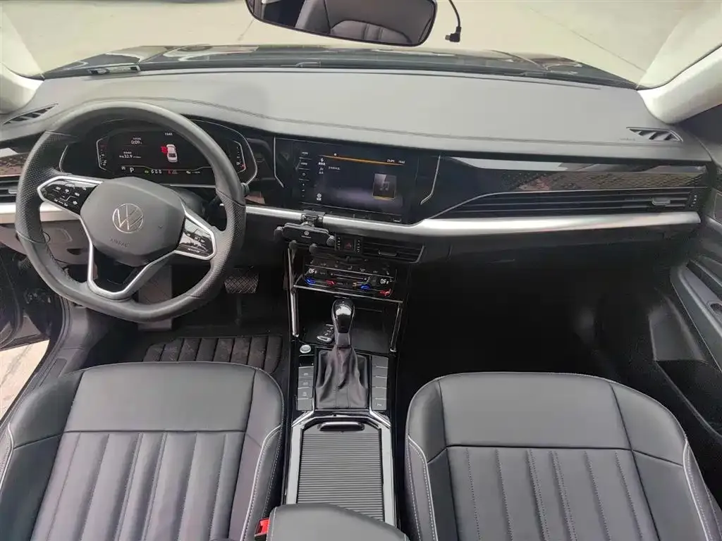 Volkswagen Passat 2023 из CN, фото 9