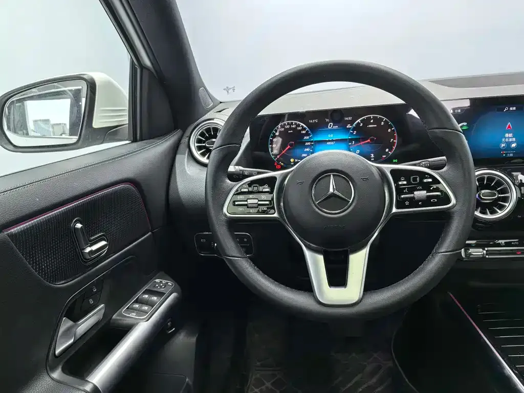 Mercedes-Benz GLA — фото 9