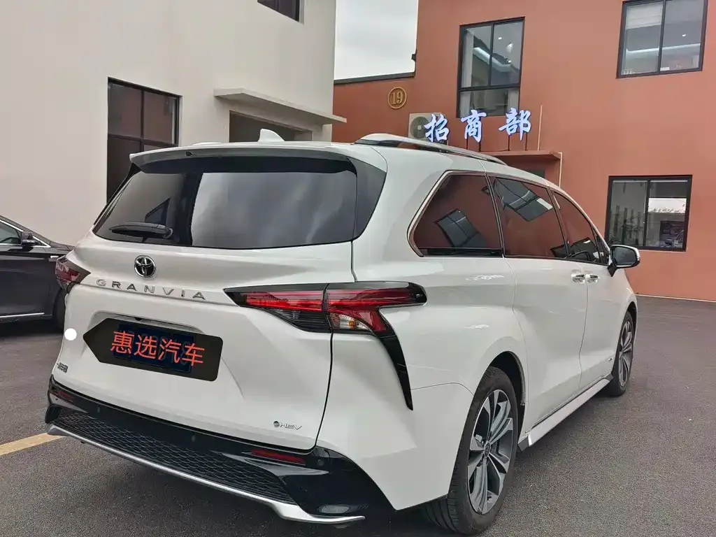 Toyota Granvia 2025 из CN, фото 10