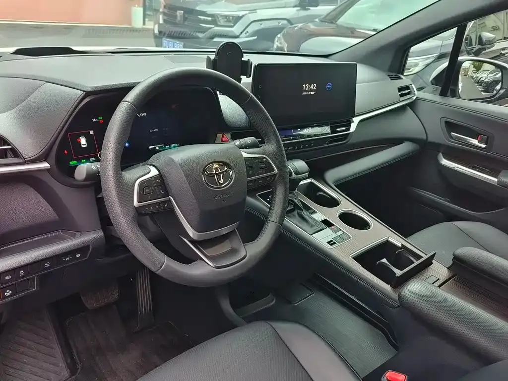 Toyota Granvia 2025 из CN, фото 4