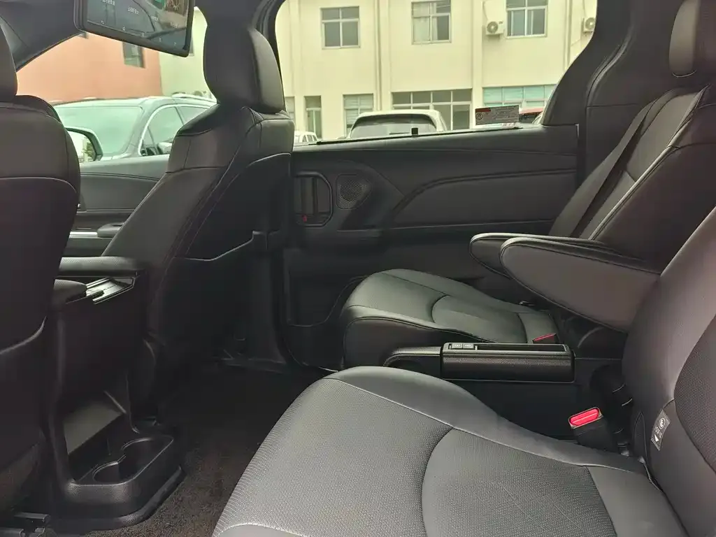 Toyota Granvia 2025 из CN, фото 7