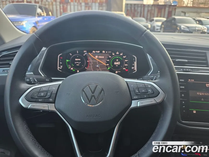 Volkswagen Tiguan — фото 8
