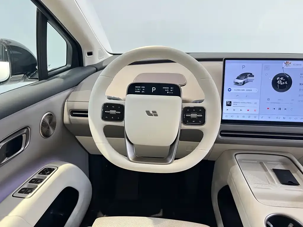 Li Auto i8 — фото 10
