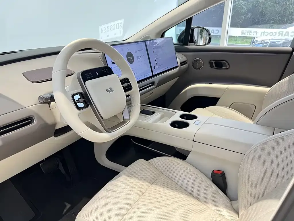 Li Auto i8 — фото 6