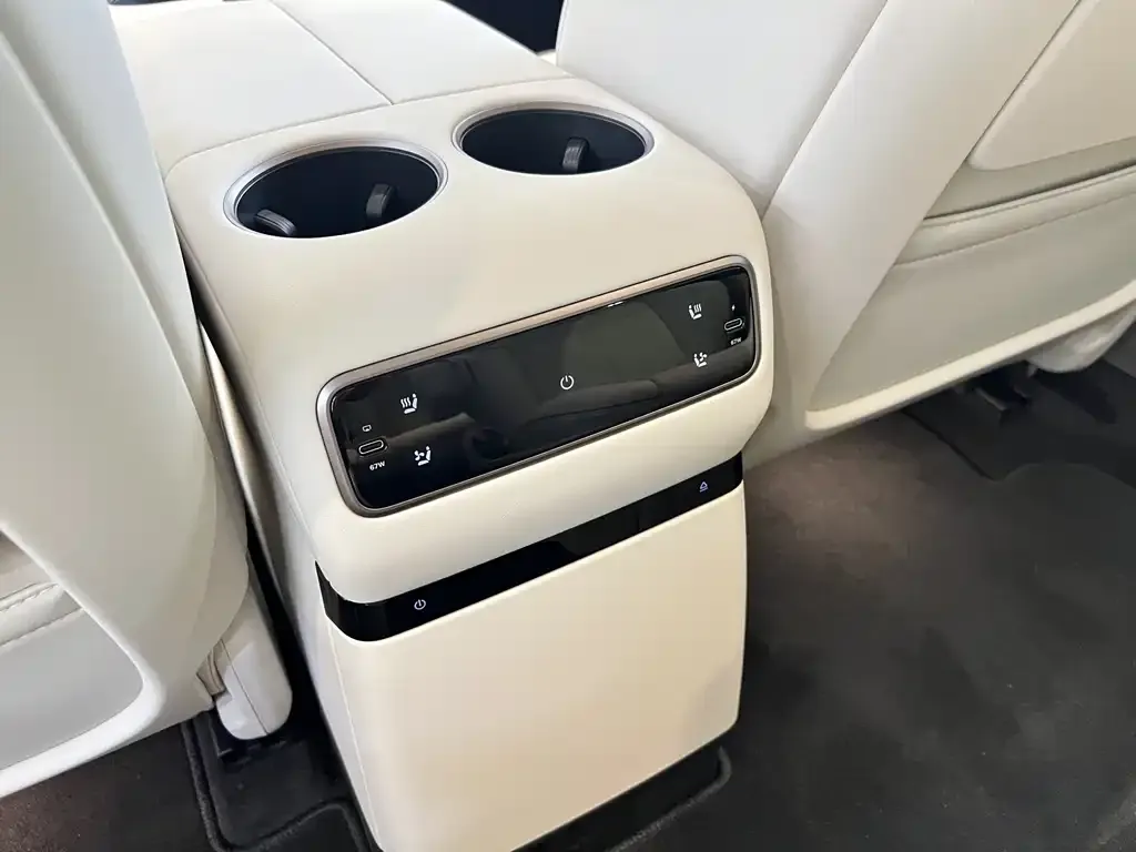 Li Auto i8 — фото 8