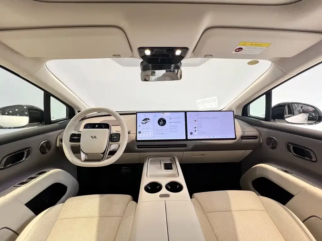 Li Auto i8 — фото 9