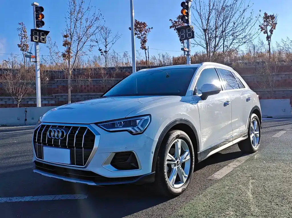 Audi Q3 — фото 1