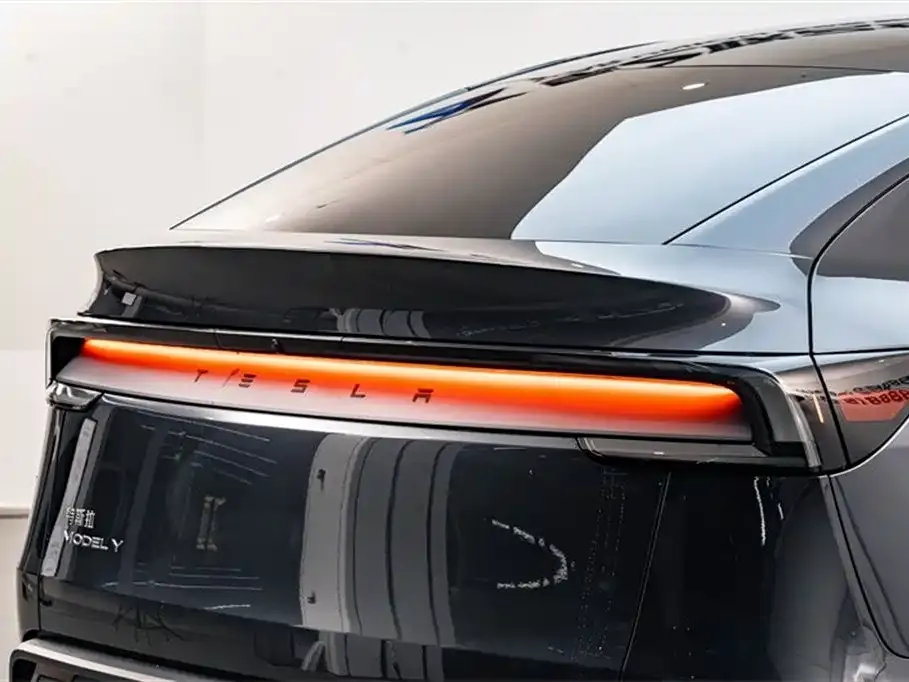 Tesla Model Y — фото 9