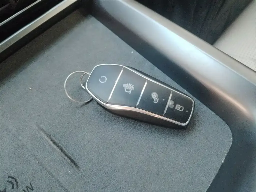 BYD Seal 07 DM-i — фото 9