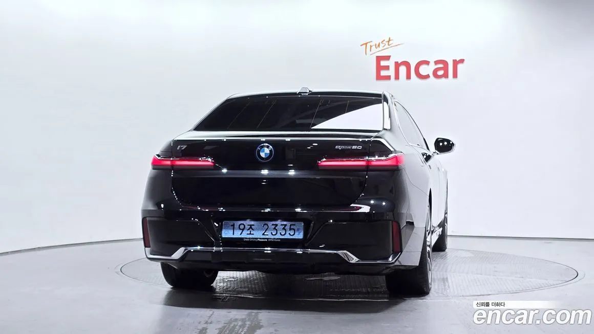 BMW i7 — фото 4