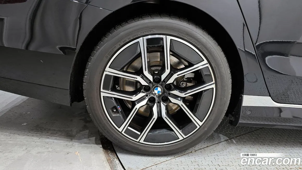 BMW i7 — фото 5