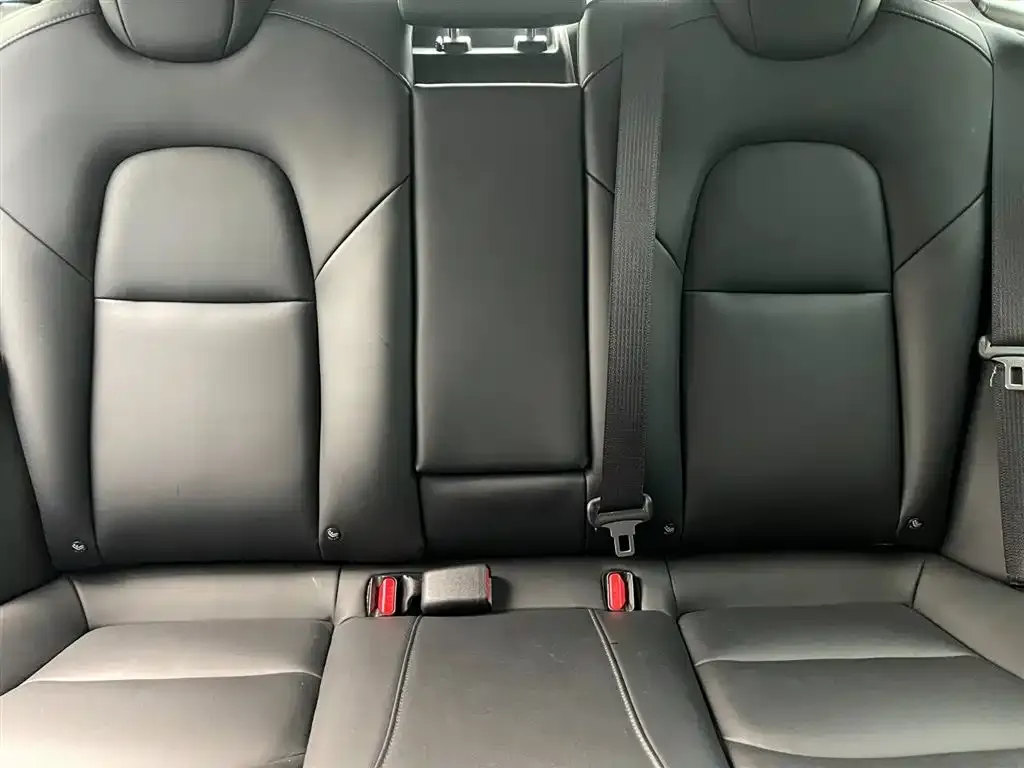 Tesla Model 3 — фото 10