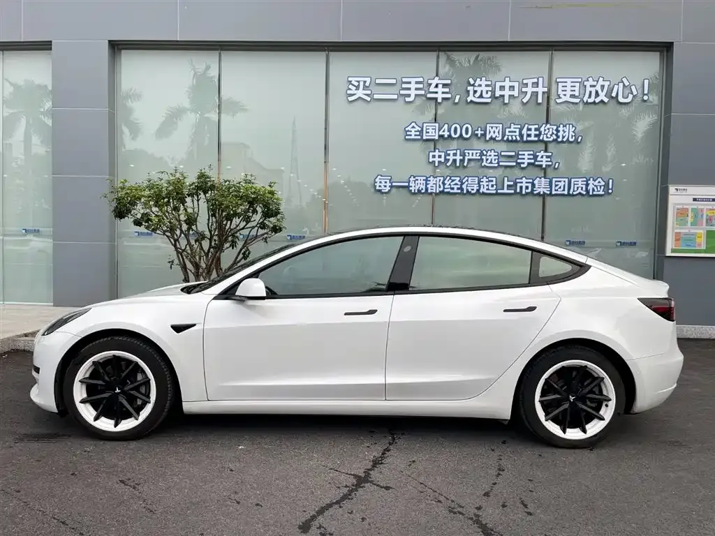 Tesla Model 3 — фото 3