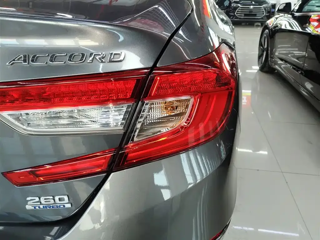 Honda Accord — фото 8