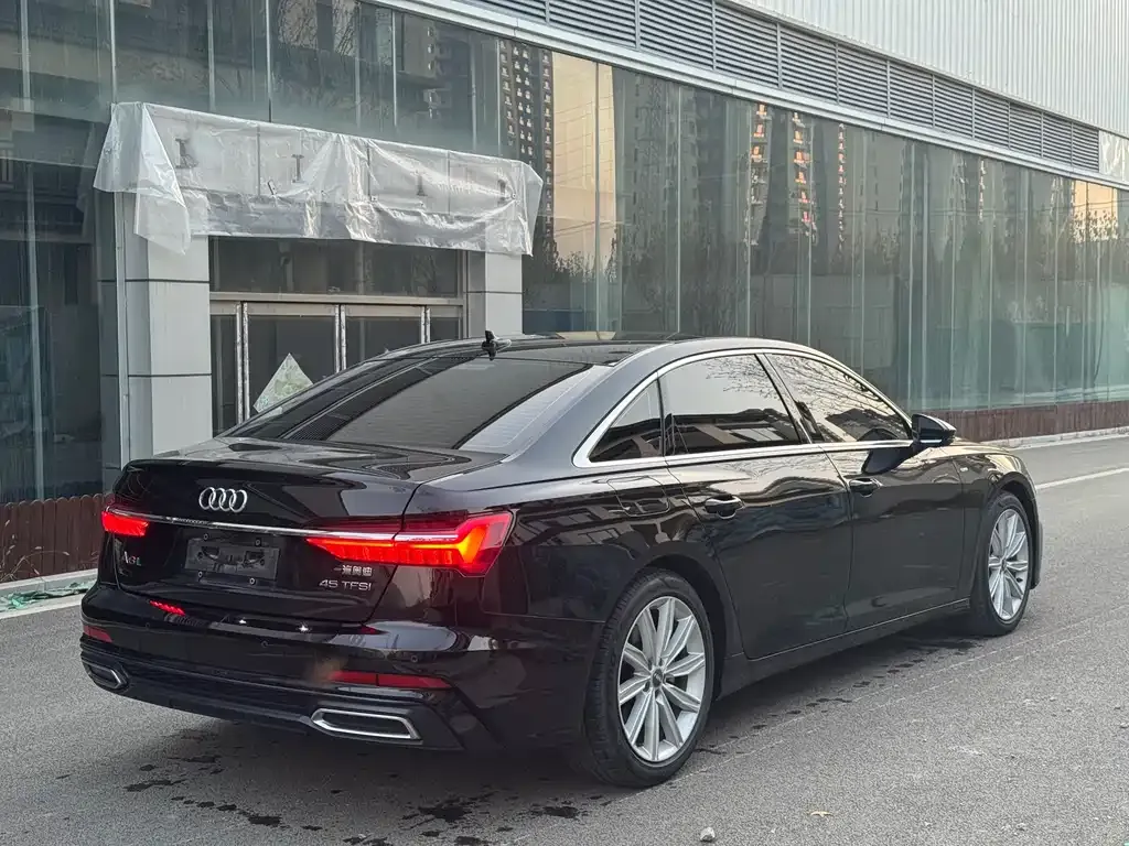 Audi A6L — фото 9