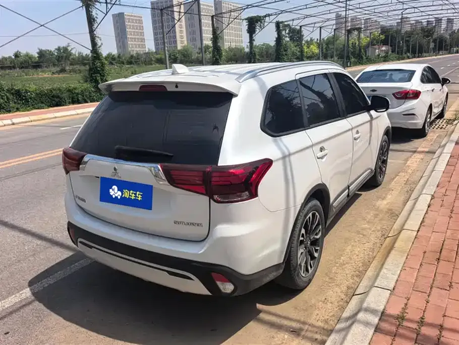 Mitsubishi Outlander 2021 из CN, фото 3