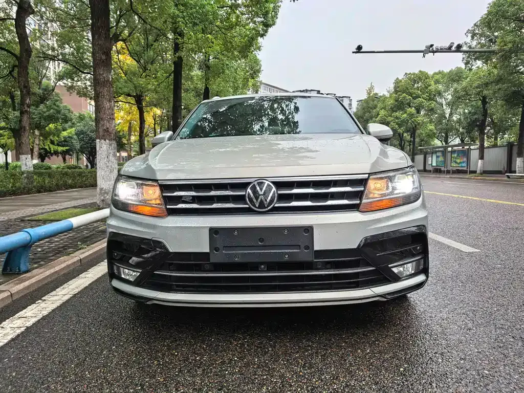 Volkswagen Tiguan L — фото 2