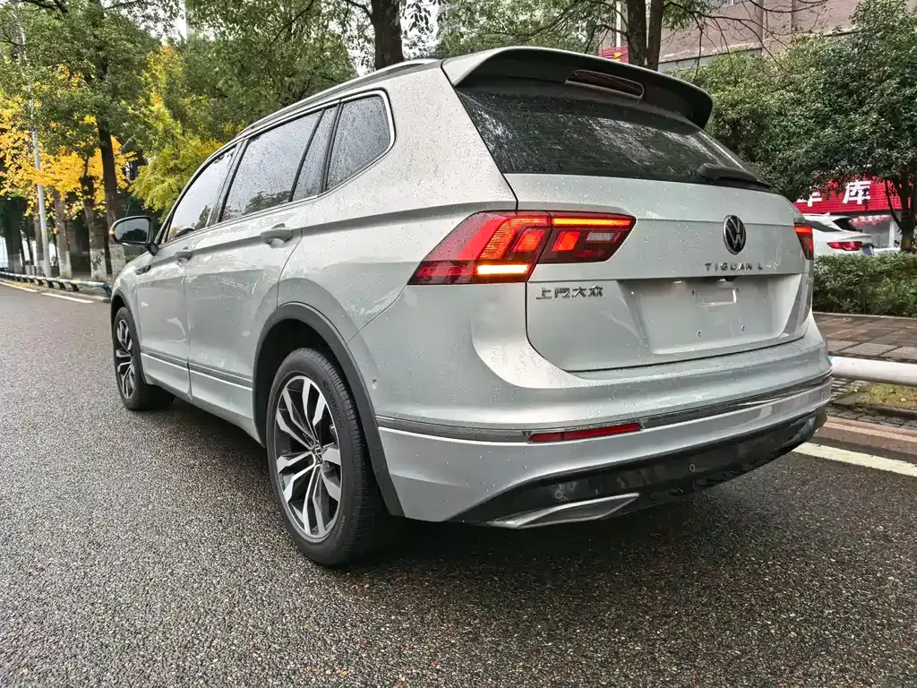 Volkswagen Tiguan L — фото 7