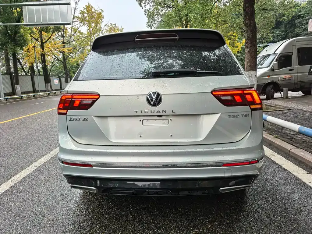 Volkswagen Tiguan L — фото 8