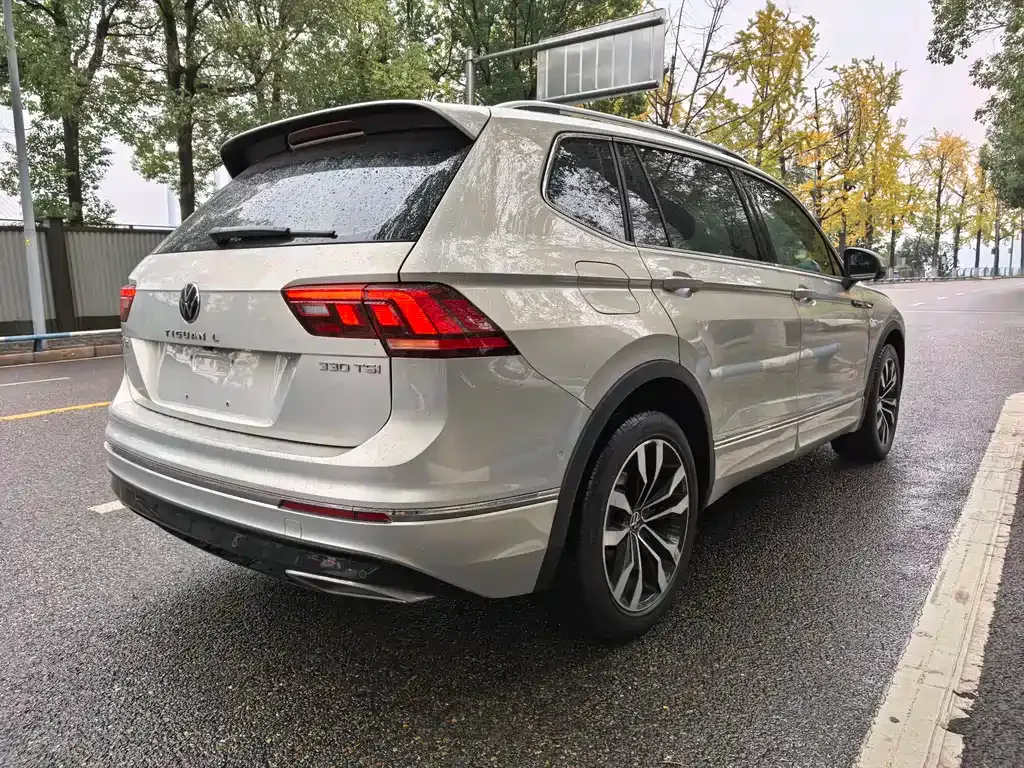 Volkswagen Tiguan L — фото 9
