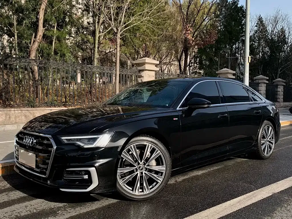 Audi A6L — фото 1