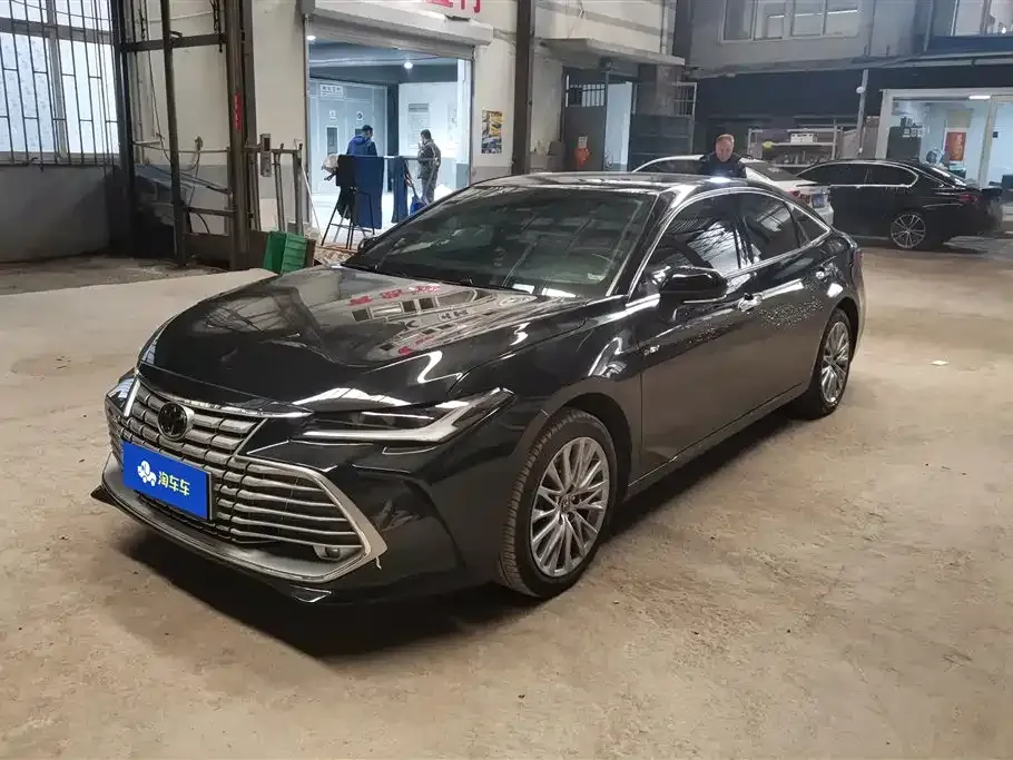 Toyota Avalon — фото 1