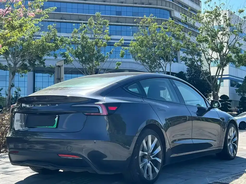 Tesla Model 3 — фото 7
