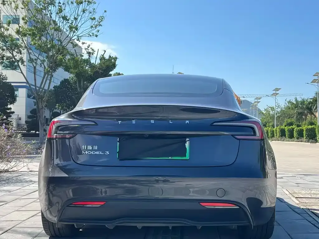 Tesla Model 3 — фото 8