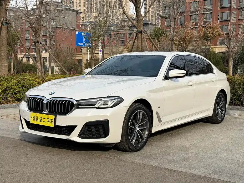 BMW 5 Series — фото 1