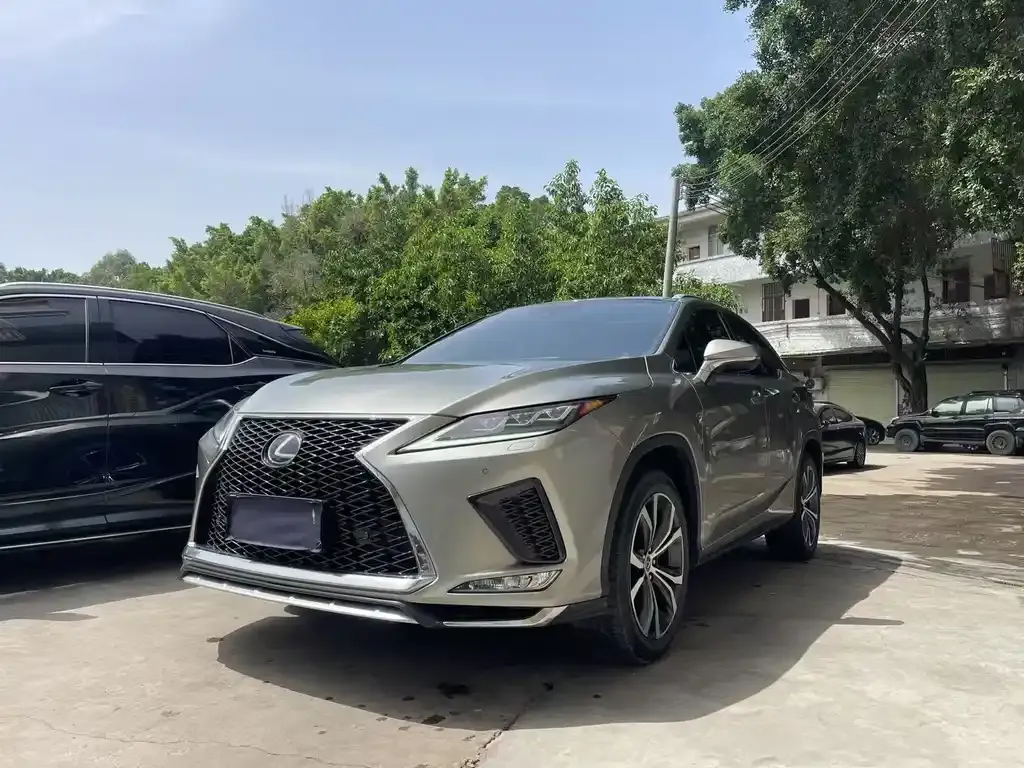 Lexus RX — фото 1