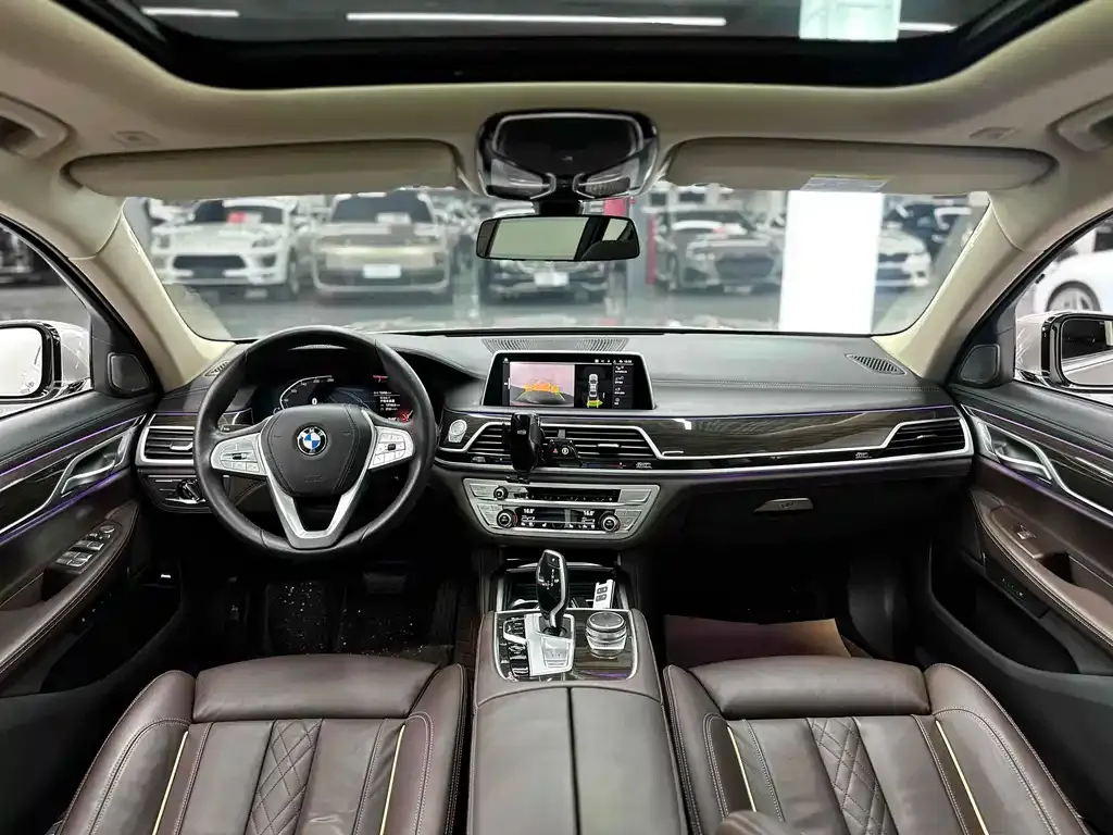 BMW 7 Series — фото 10