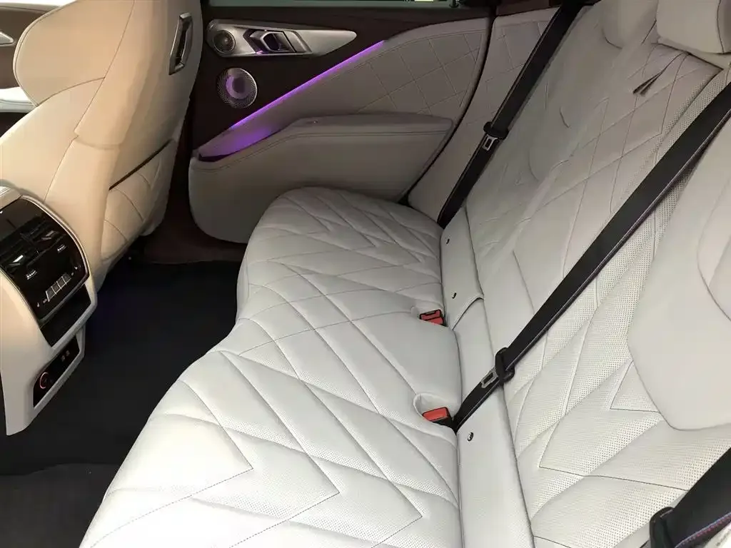 BMW XM 2024 из CN, фото 9