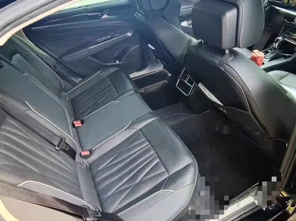 Volkswagen Passat 2023 из CN, фото 7