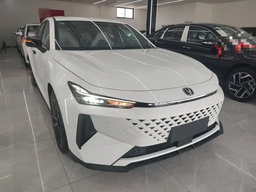 Changan UNI-V iDD 2025 из CN, фото 4