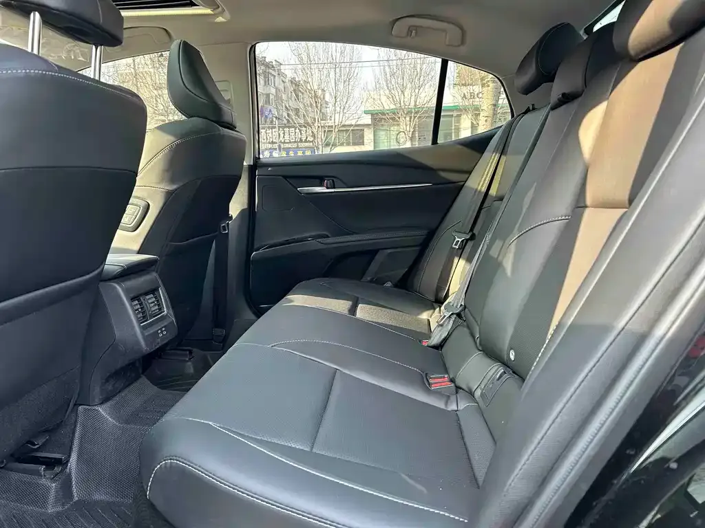 Toyota Camry 2024 из CN, фото 9