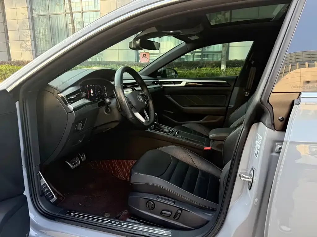 Volkswagen CC 2023 из CN, фото 6