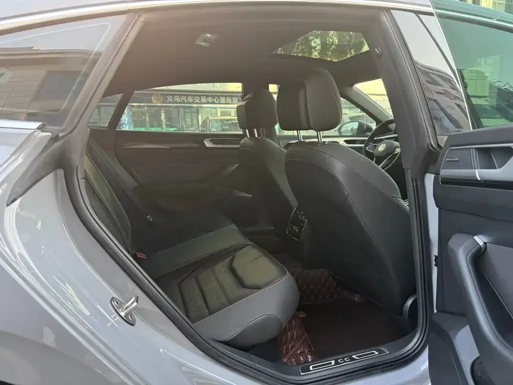 Volkswagen CC 2023 из CN, фото 9