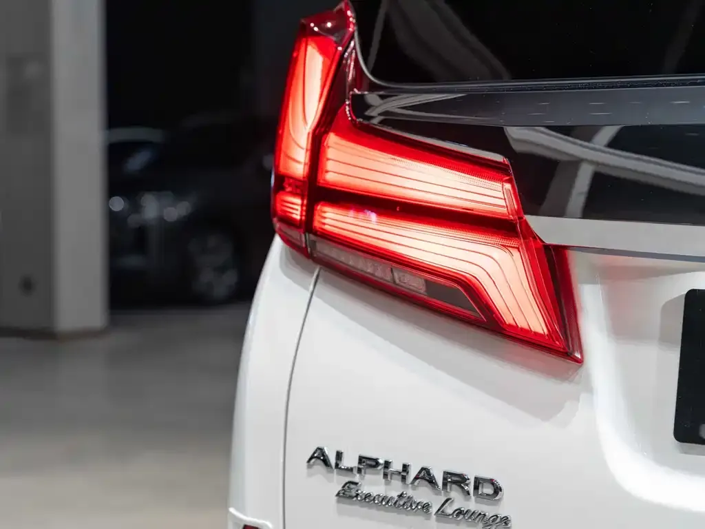 Toyota Alphard 2022 из CN, фото 7