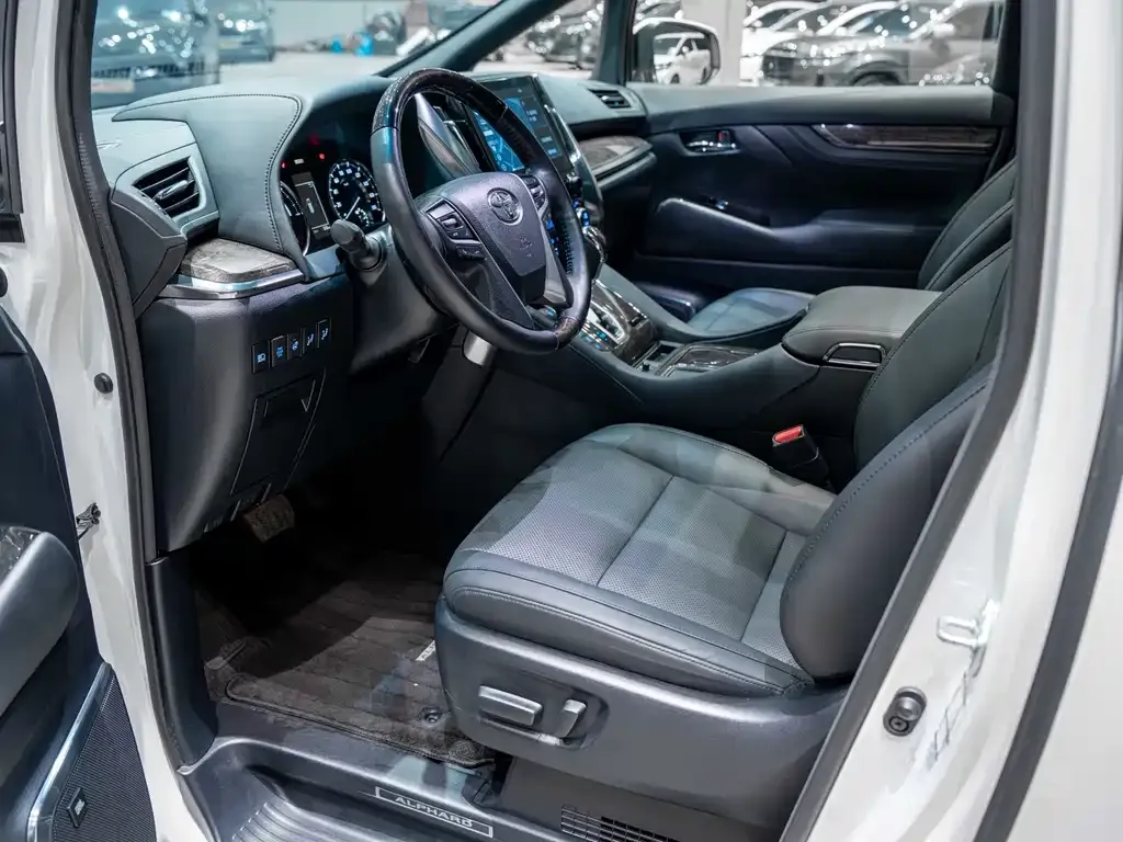 Toyota Alphard 2022 из CN, фото 8