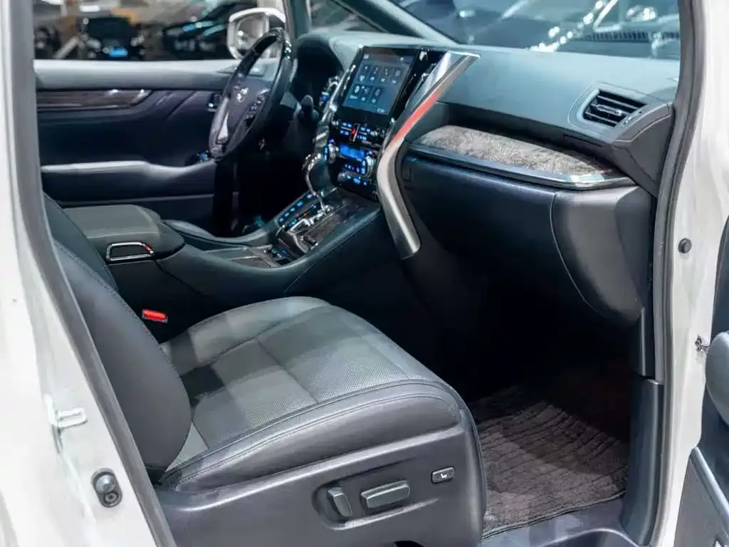 Toyota Alphard 2022 из CN, фото 9