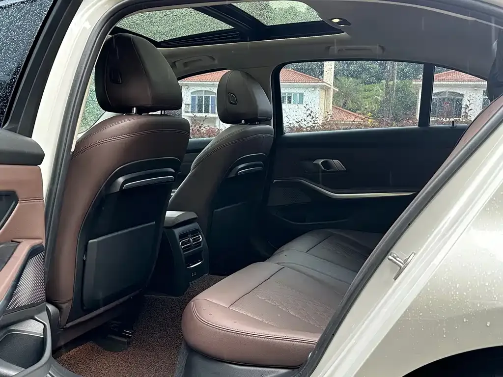 BMW 3 Series 2021 из CN, фото 9