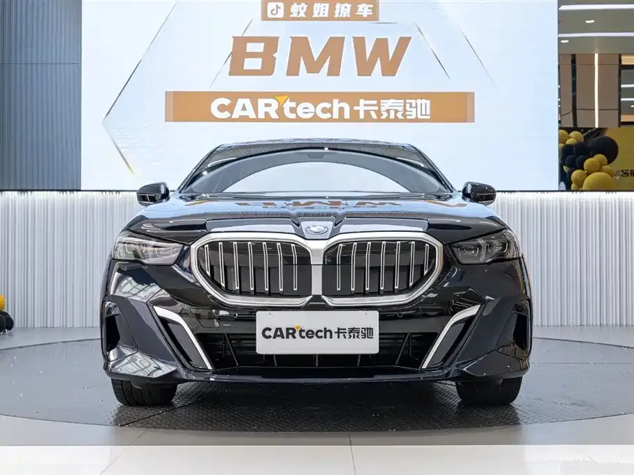 BMW 5 Series — фото 1