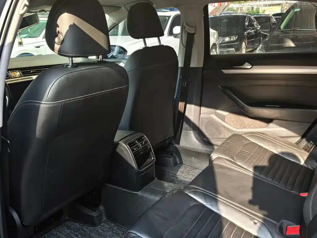 Volkswagen Magotan 2022 из CN, фото 7