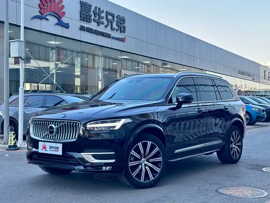Volvo XC90 — фото 1