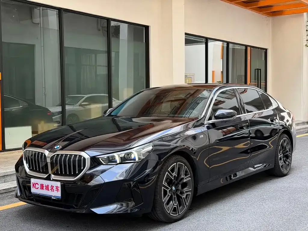 BMW 5 Series 2025 из CN, фото 1
