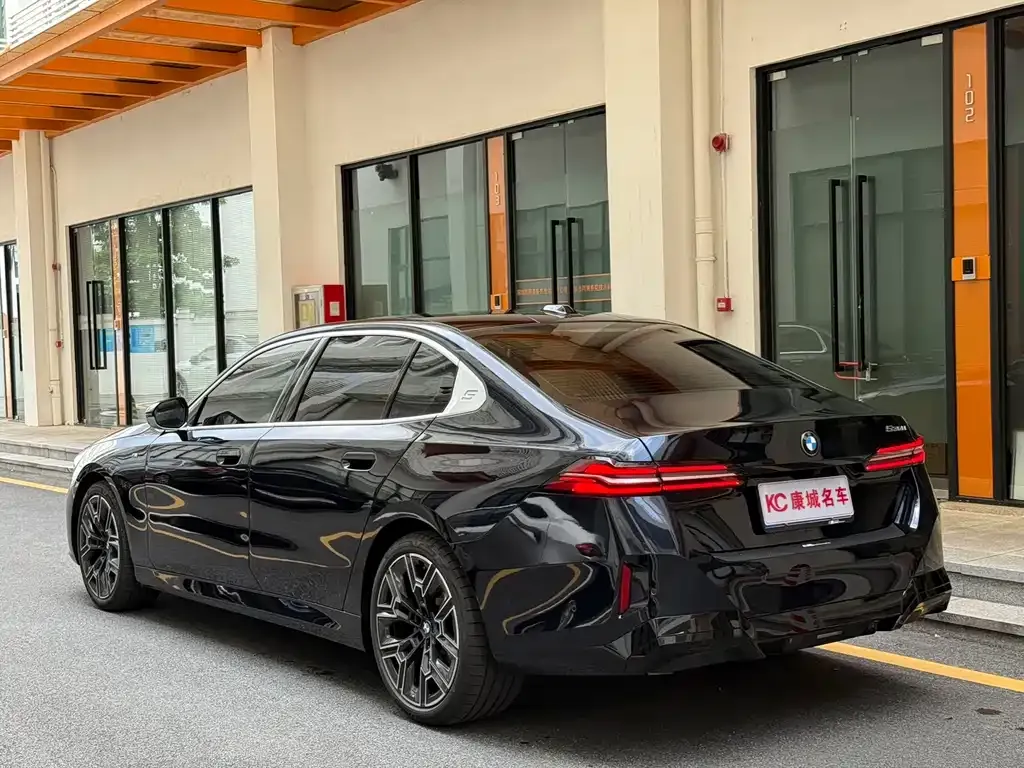 BMW 5 Series 2025 из CN, фото 3