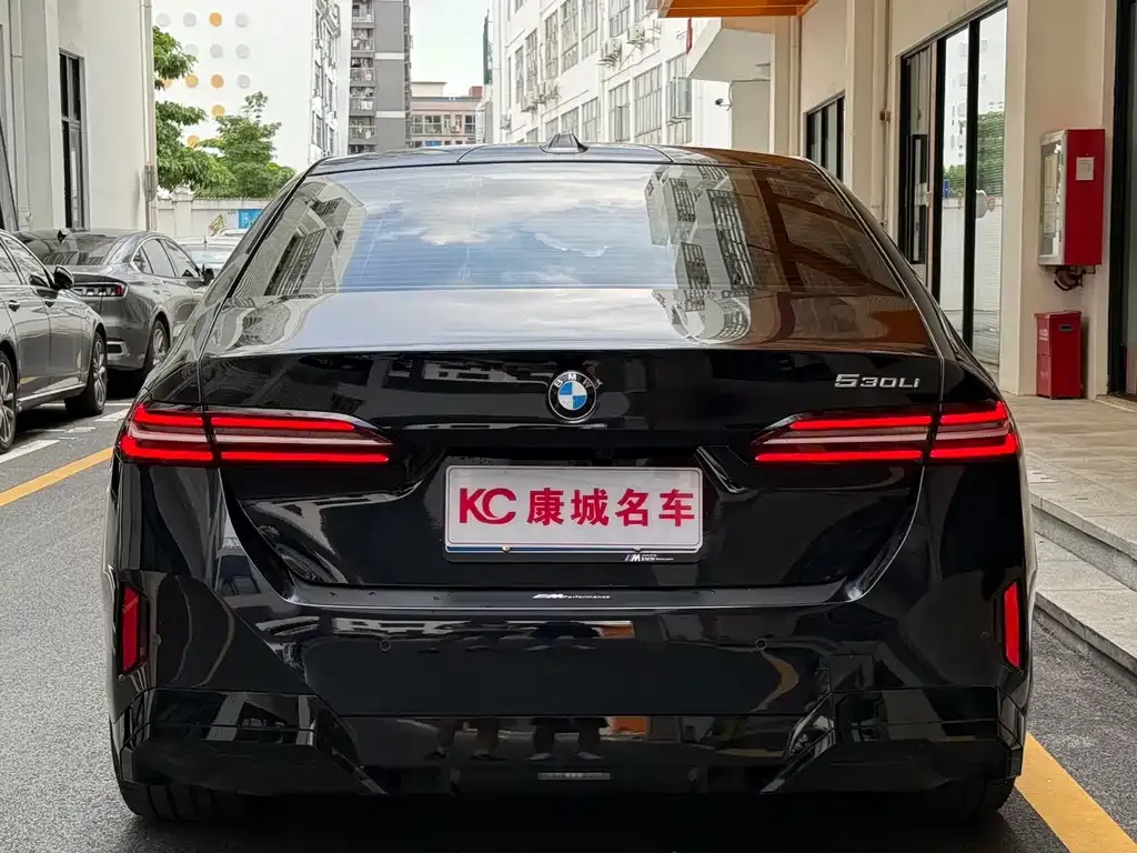 BMW 5 Series 2025 из CN, фото 4