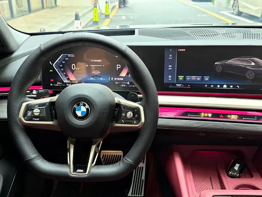 BMW 5 Series 2025 из CN, фото 8
