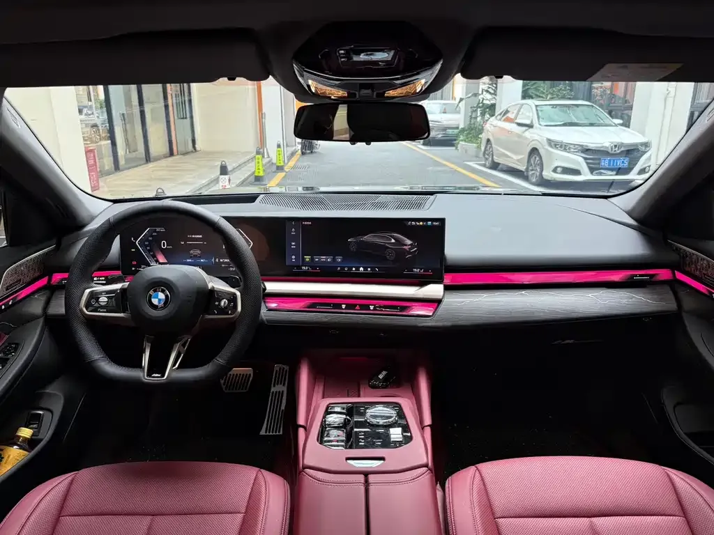 BMW 5 Series 2025 из CN, фото 9